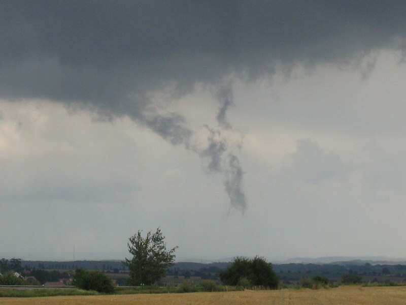 Tornádo u Brandýska 7. 8. 2005