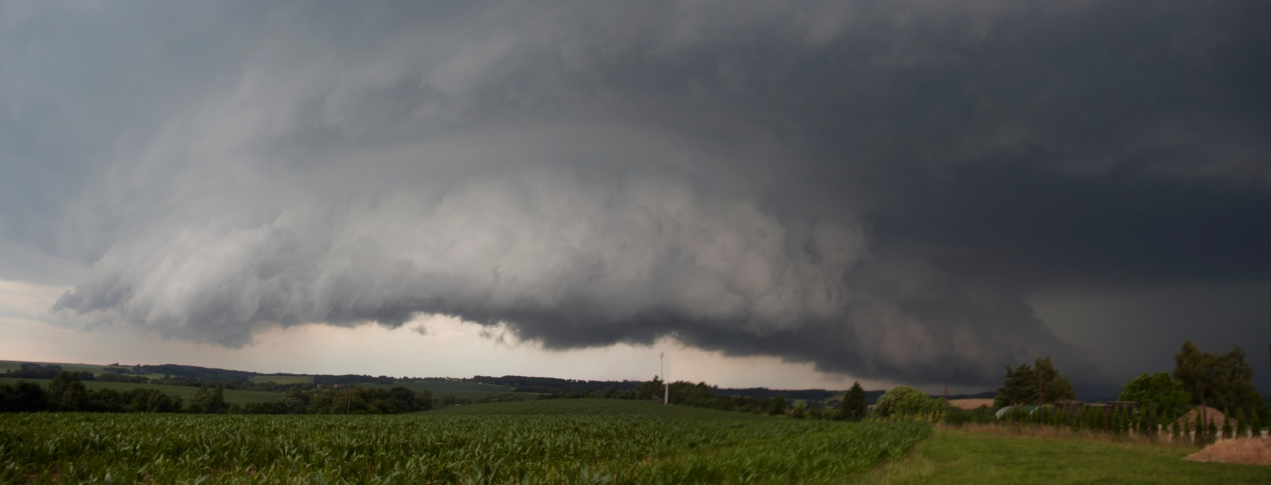 Silné supercelární bouře a pravděpodobné derecho dne 25. 6. 2008