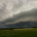 Bouře s výrazným shelf cloudem 19. 5. 2013