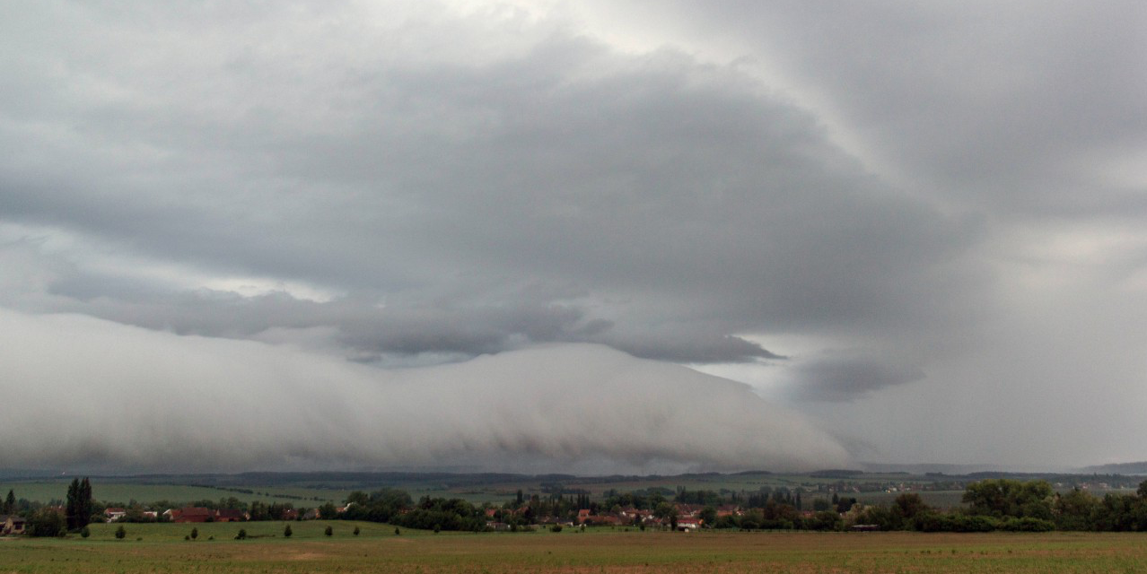 Pár arcusů během deštivo-bouřlivého odpoledne 24. 5. 2018